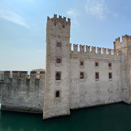 Castello Mavino Lägenhet Sirmione Exteriör bild