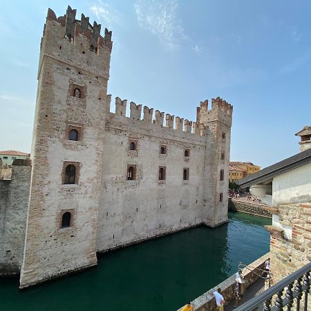 Castello Mavino Lägenhet Sirmione Exteriör bild